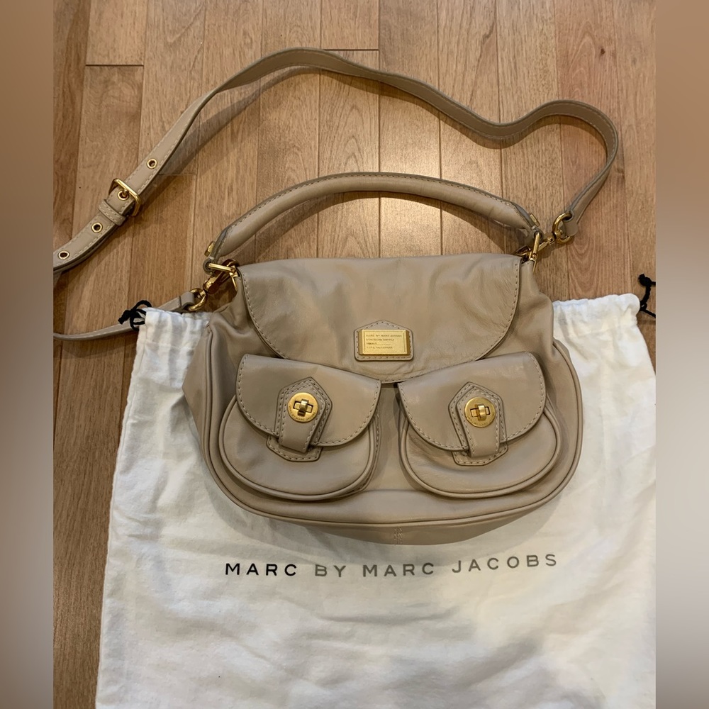 Marc jacobs beige crossbody bag